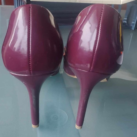 Size 8.5 Le Chateau Pumps - Picture 5 of 8